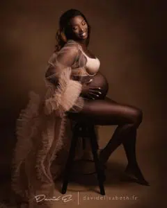 kimono en tulle pendant une séance photo grossesse