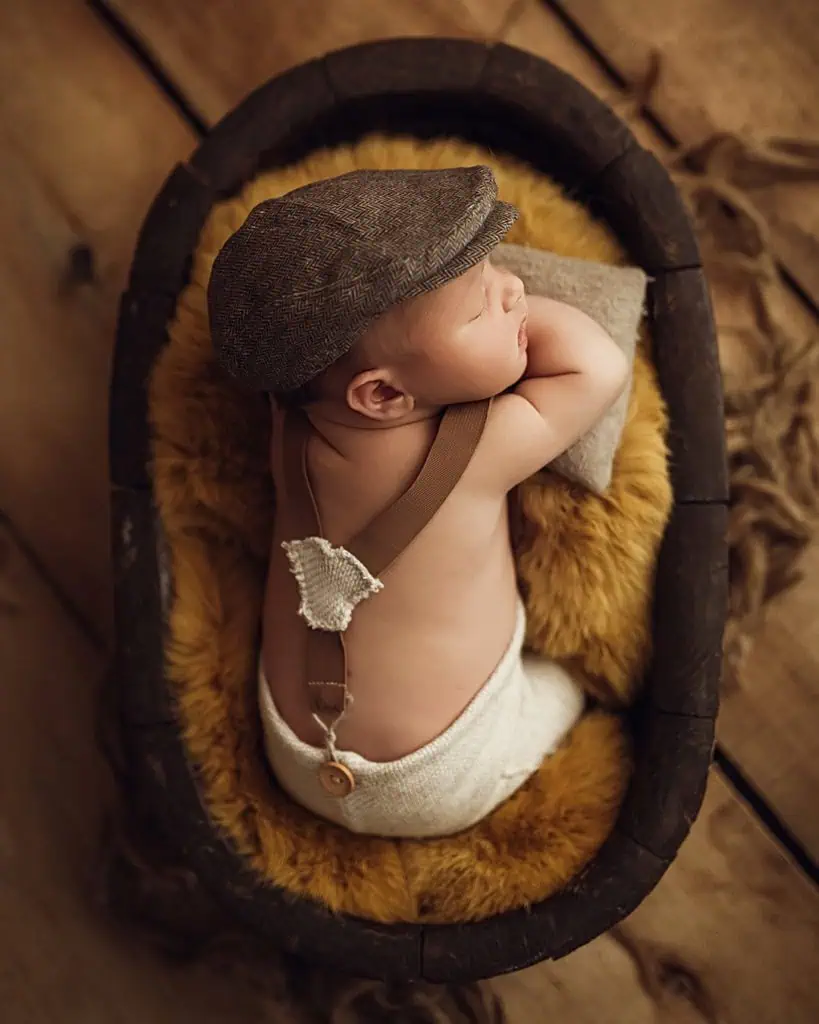 newborn-posing-paris