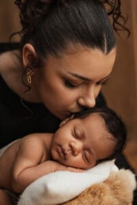 photo de bebe avec mama