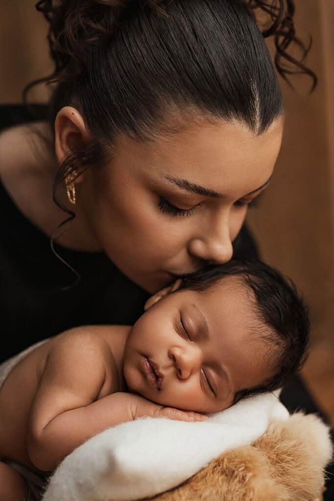 photo de bebe avec mama